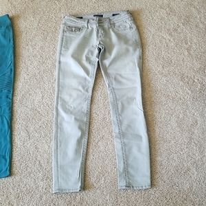 Light gray skinny jeans With embellished Pockets